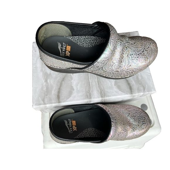 Dansko XP 2.0 Lacy Tooled Embossed Leather Silver Nurse Clogs Size EU 36 - Picture 3 of 7